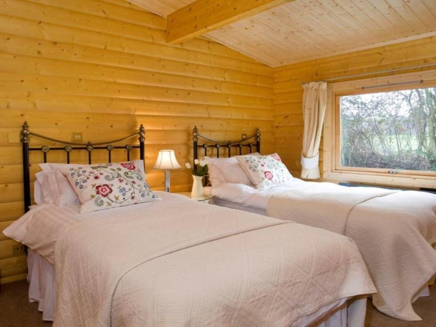 Cherbridge Lodges - Riverside Lodges, Short Lets Оксфорд Номер фото